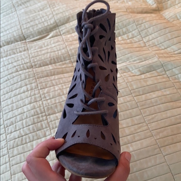 Lace-up Block-Heel Sandals - Picture 2 of 5